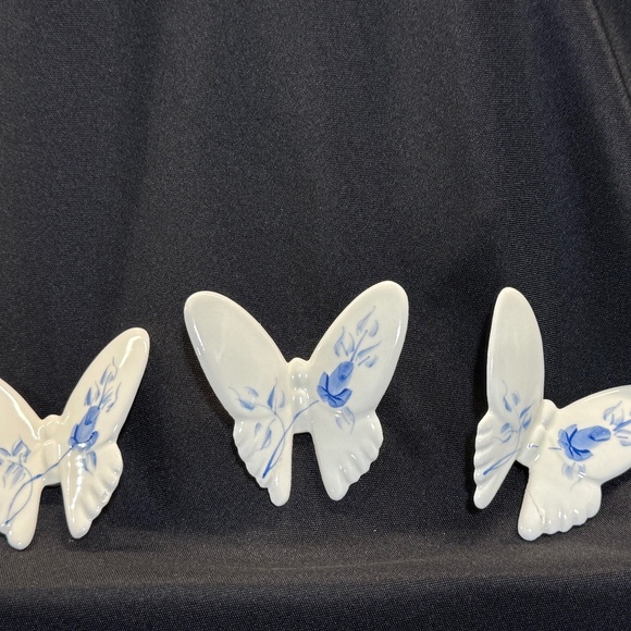 Gallery Wall Handpainted Butterfly Figurines White Porcelain Blue Floral Set - Picture 1 of 7